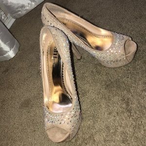 Tan heels with stones